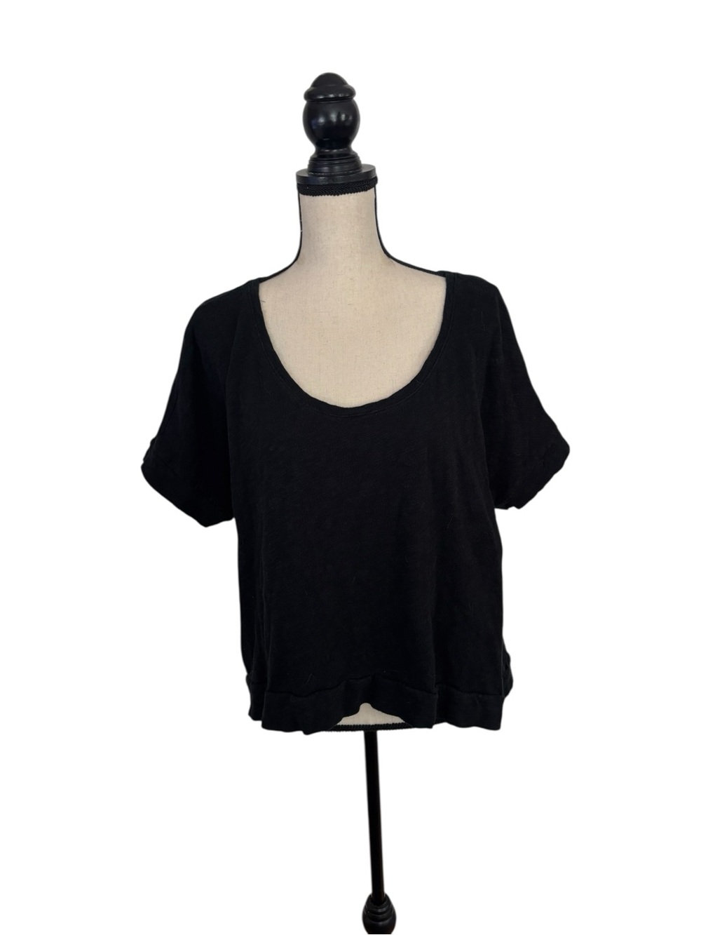 Universal Thread Black Scoop Neck Short Sleeve Tee
